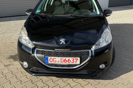 Peugeot 208 122.980 km 4.050 &euro; Offenburg 77654