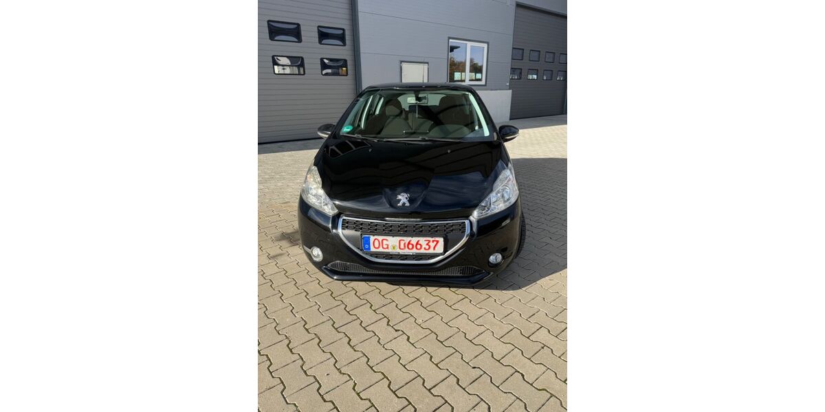 Peugeot 208 122.980 km 4.050 &euro; Offenburg 77654