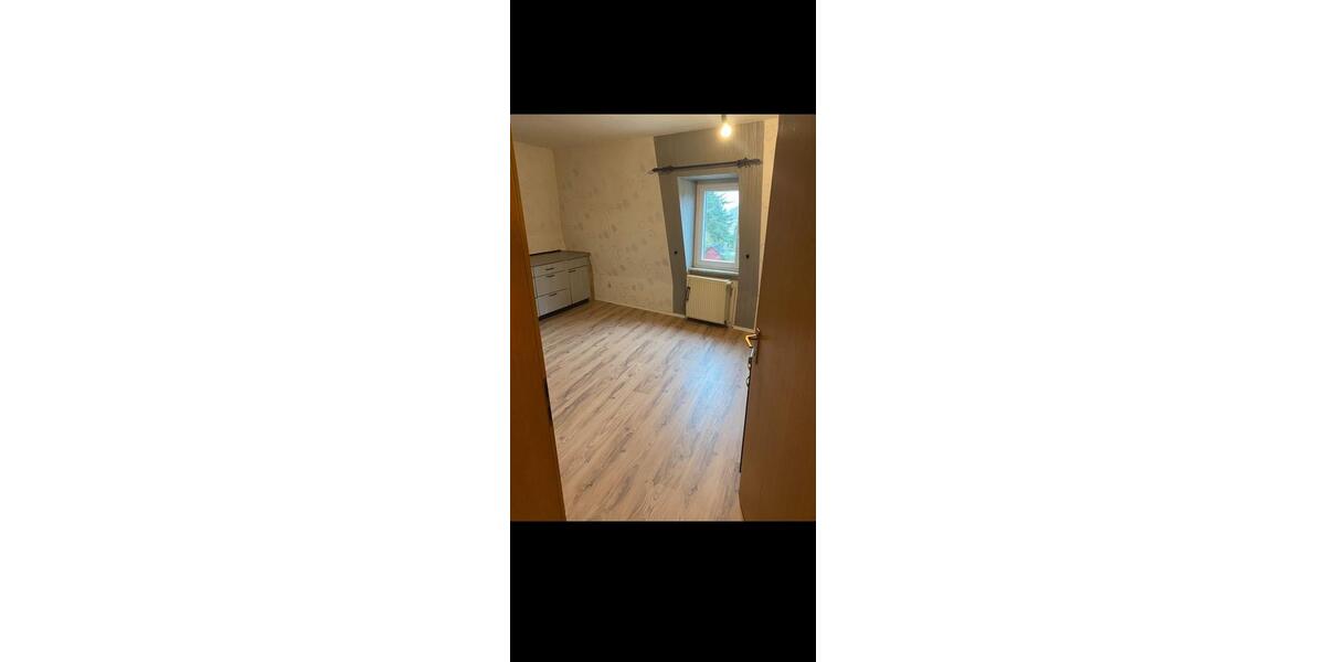 Dachgeschoßwohnung Römhild - 3 Zimmer, 67 m&sup2;, 450&euro; | Angebot:25972175