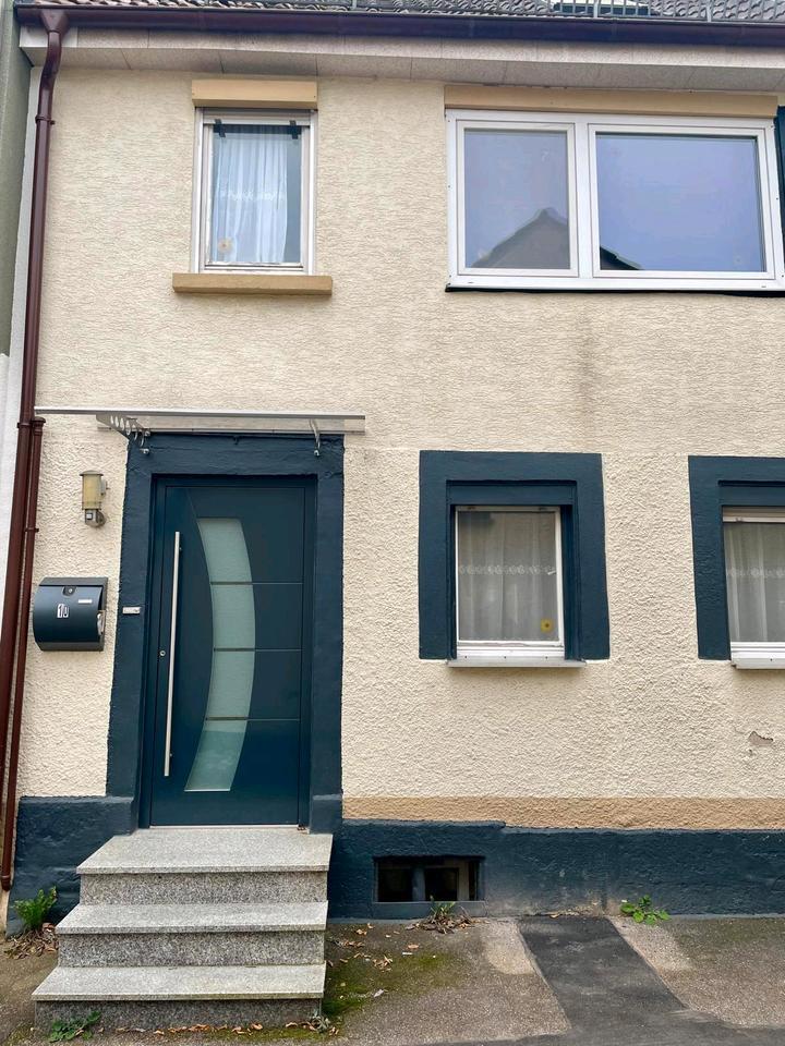 Haus mit Scheune und Wintergarten