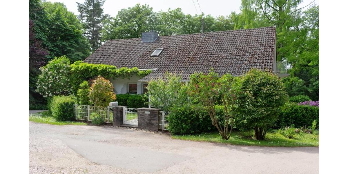 Trier-Feyen - Großzügiges freistehendes Wohnhaus in individueller Lage mit viel Grün - Einfamilienhaus Trier Feyen-Weismark | Angebot:26724859