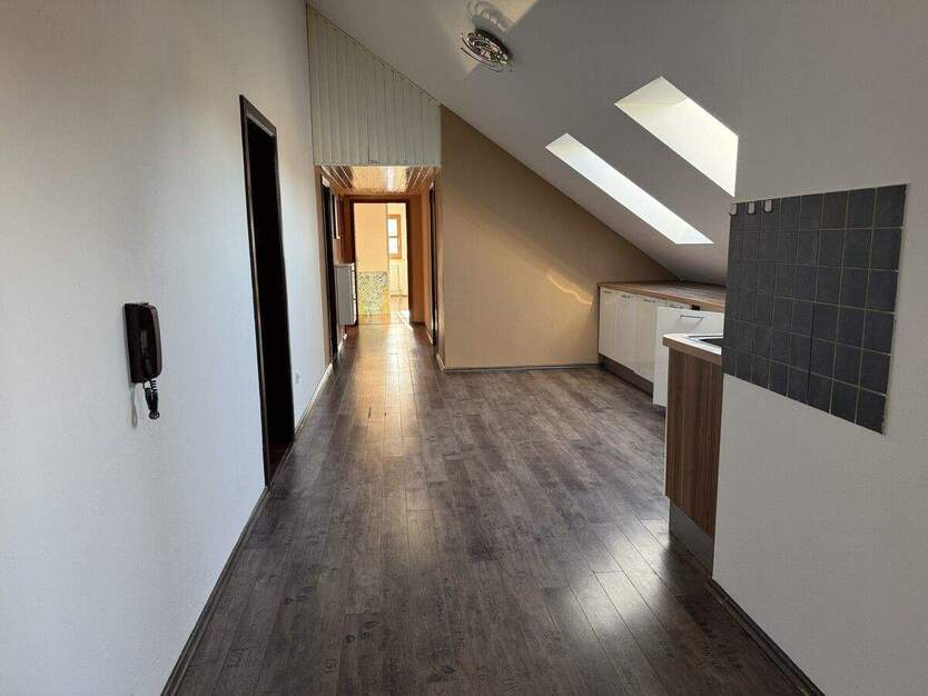 Wohnen und Arbeiten - Große Wohnung mit separatem Büro oder Gästeapartment in Nittendorf! 5 zimmer