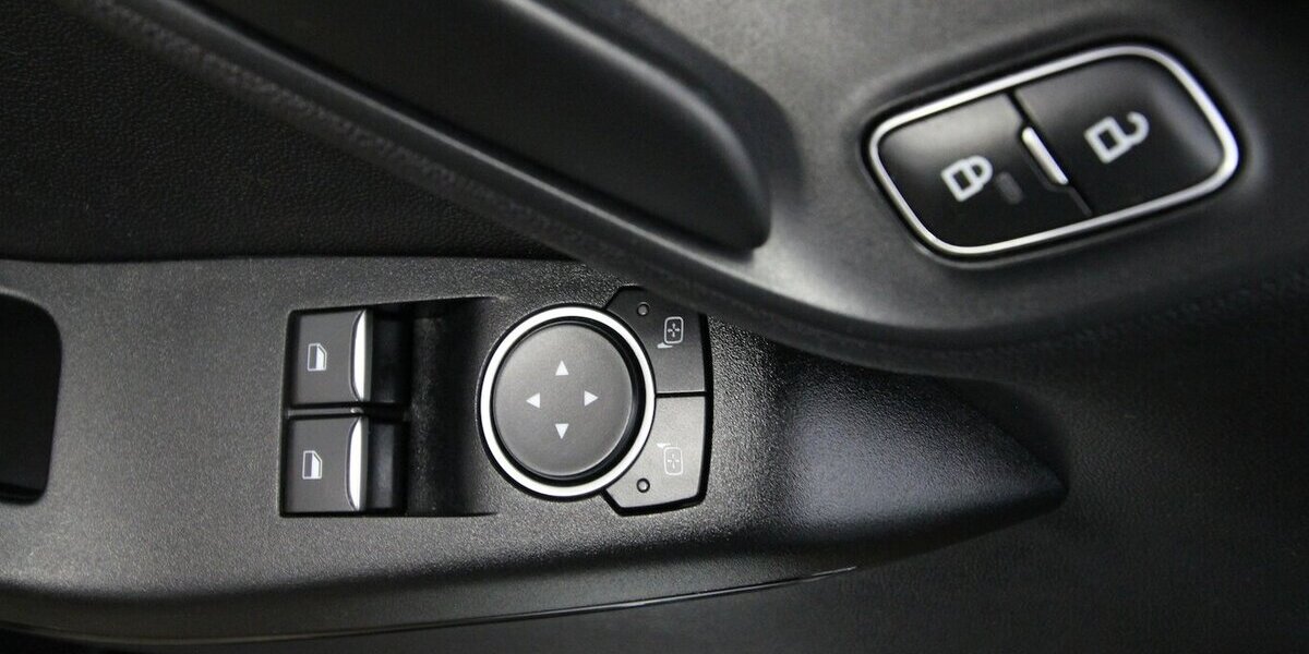 Ford Fiesta Cool & Connect LED+WINTER-PAKET+TEMPOMAT 68.388 km 11.990 &euro; Hagenow 19230