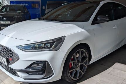 Ford Focus 9.500 km 31.990 &euro; Plauen 08525