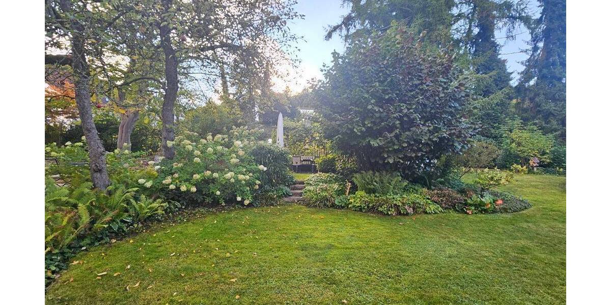 Gartenliebhaber gesucht - 1-Fam.-Haus mit traumhaftem Garten in ruhiger Lage 5 zimmer