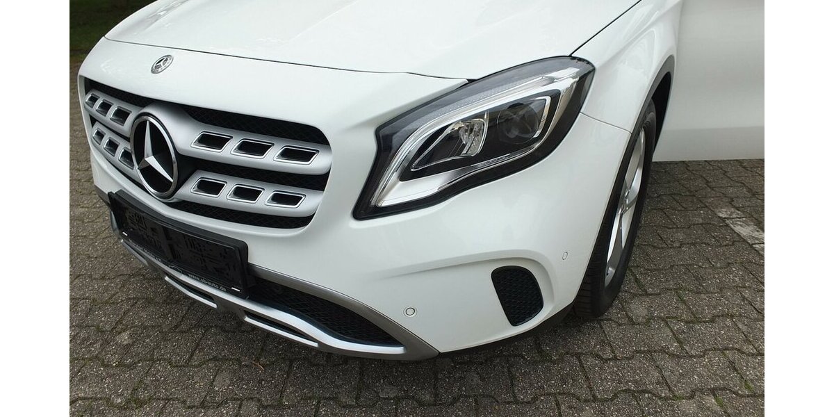 Mercedes-Benz GLA 180 PANORAMADACH LED NAVI AHK 18 Zoll LMF PTS 61.968 km 18.908 &euro; Köln 50858