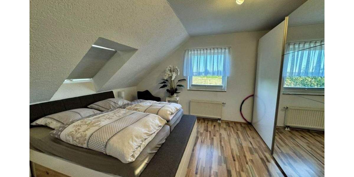 Doppelhaushälfte Drei Gleichen - 5 Zimmer, 120 m&sup2;, 195.000&euro; | Angebot:24567383