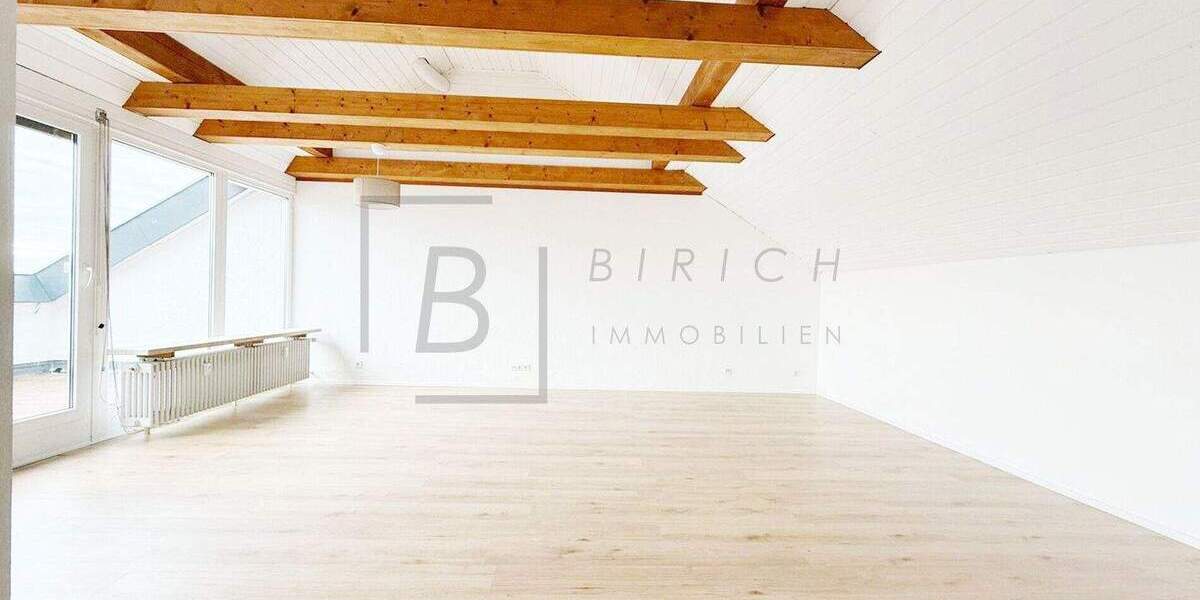 Ideal für Pendler: Ruhige 2,5-Zimmer-DG-Wohnung in Staig - nahe A7, mit neuer Küche & Dachterrasse 2 zimmer