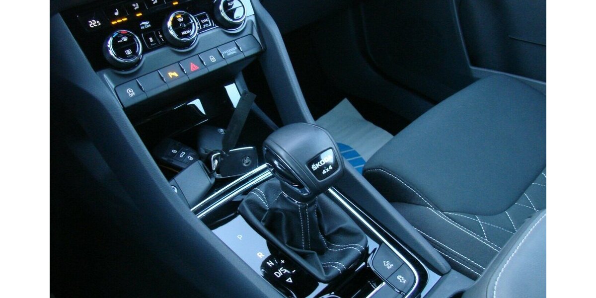 Skoda Karoq 2,0TDi 4x4 Sportline ACC AHK SHZ Matrix 13.915 km 35.980 &euro; Falkensee 14612