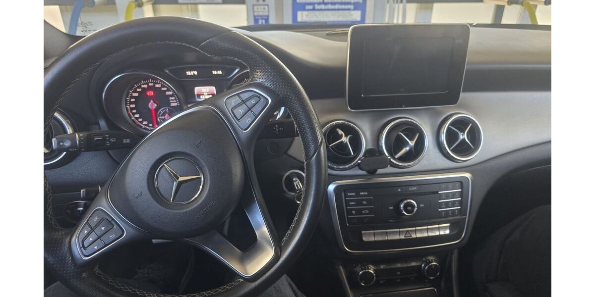 Mercedes-Benz CLA 200 Shooting Brake 150.000 km 14.300 &euro; Köln 50827