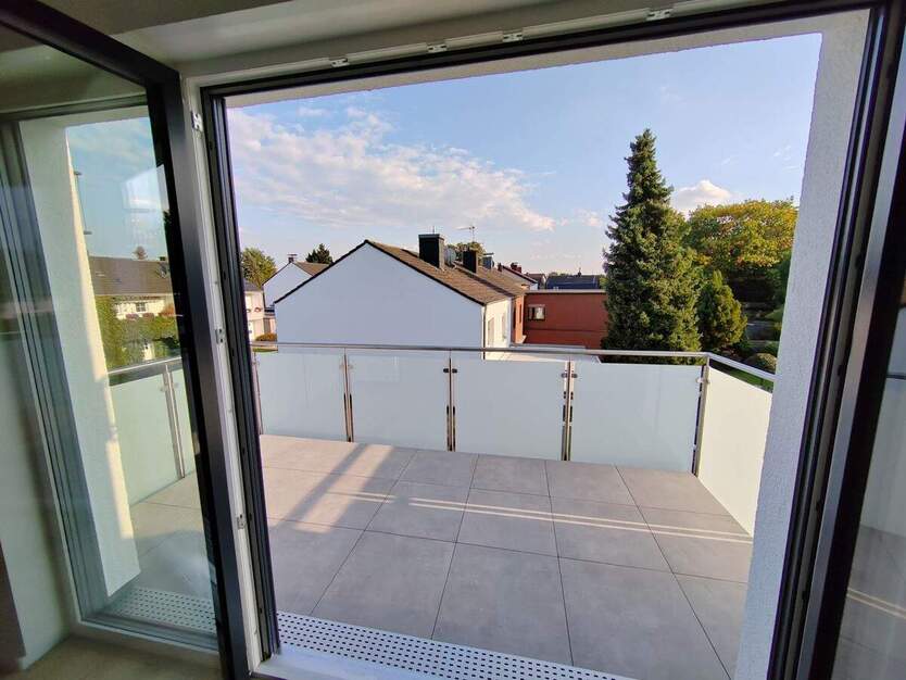 NEUBAU 3 Z. DG Eigentumswohnung mit Tiefgarage und Aufzug ! 3 zimmer