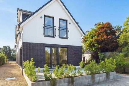 Hochwertige Doppelhaushälfte zum Erstbezug, KfW-55-Standard, Vollkeller und sonnige Terrasse. 4 zimmer