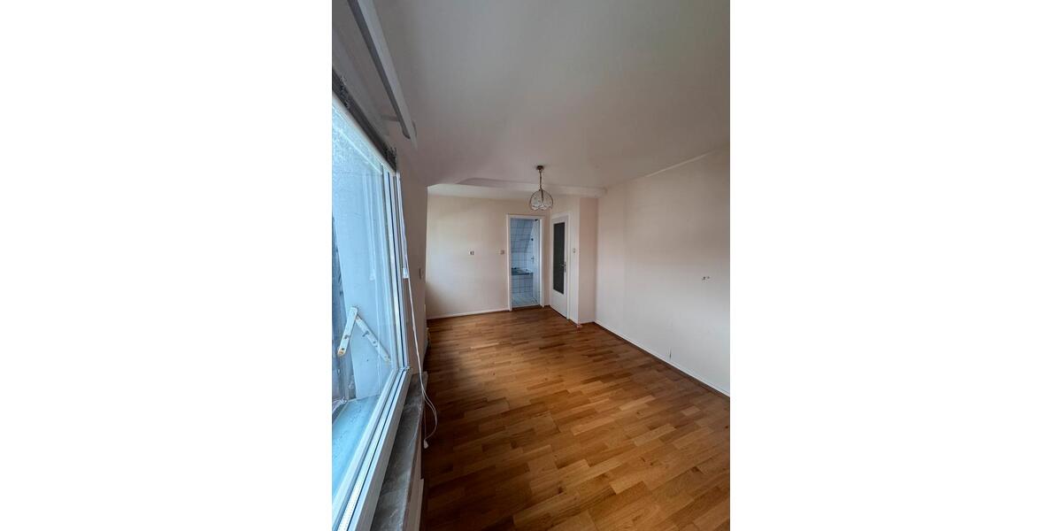 Doppelhaushälfte Wiesbaden Schierstein - 2 Zimmer, 85 m&sup2;, 1.500&euro; | Angebot:26035821