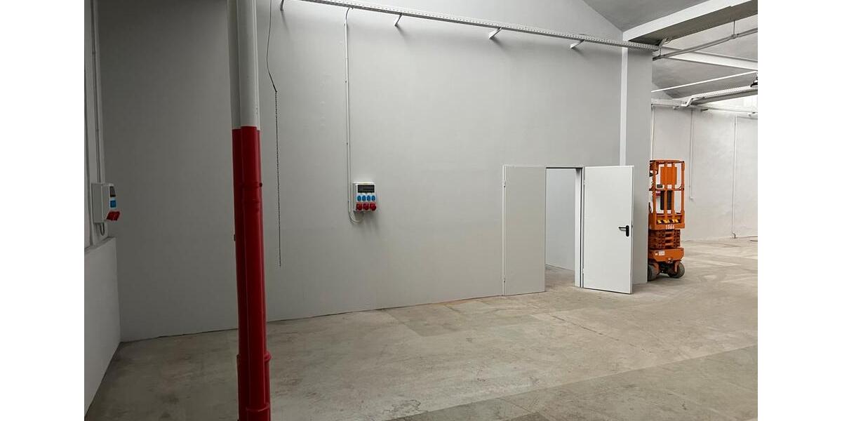 Halle zu vermieten BüroLagerWerkstattStellplatz zimmer