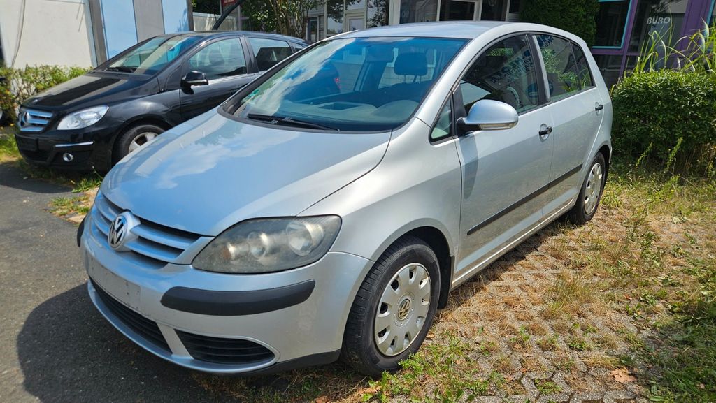 VW Golf 151.000 km 990 &euro; Grana 06712