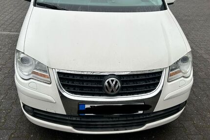 VW Touran 146.000 km 5.500 &euro; Pfungstadt 64319