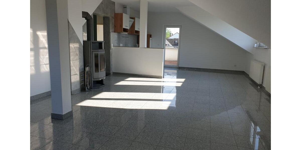 Moderne Dachgeschosswohnung mit Dachterrasse und Kamin 3 zimmer