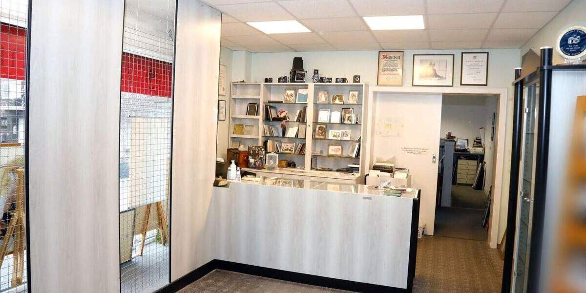 Wohn- und Geschäftshaus + Garagen + 1.186 m² großes Grundstück zu verkaufen 1 zimmer