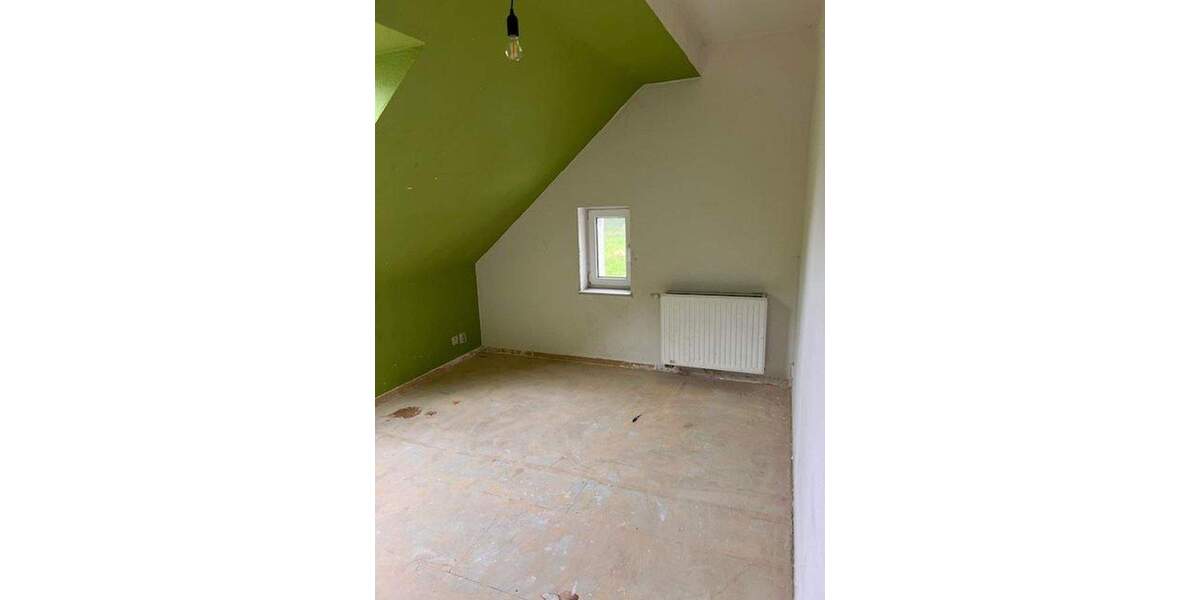 Grosses EFH, 4 Zi., 120 qm, 795 qm Grund, 1.250 € NKM 4 zimmer