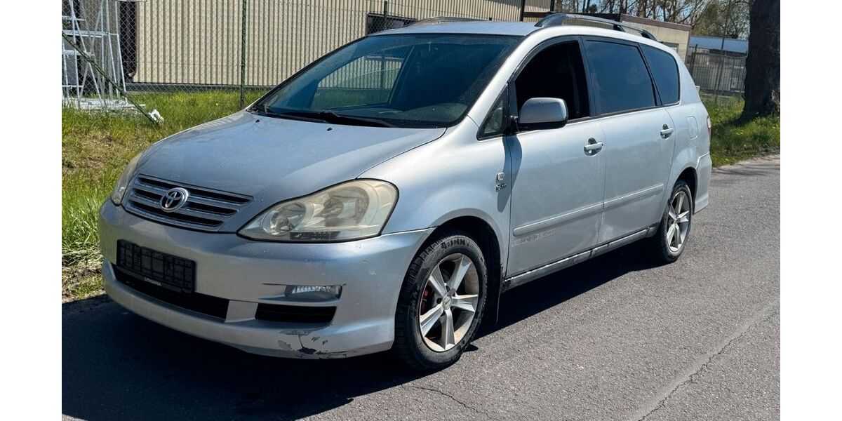 Toyota Avensis Verso 164.556 km 2.650 &euro; Berlin 13629