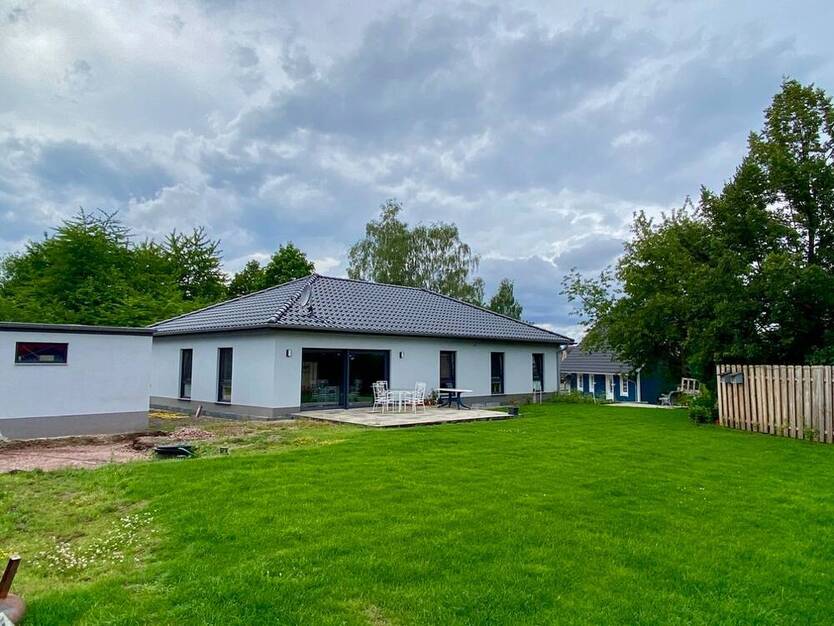 Bungalow mit Doppelgarage anmieten - sofort verfügbar!
