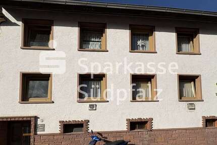 Haus zum Kaufen in Annweiler 195.000 € 192 m² 9 zimmer