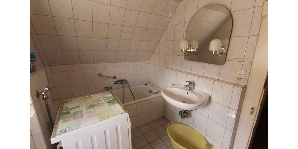 1 Zimmer möbliert, 1 Bad mit Wanne u. Waschmaschine 1 zimmer