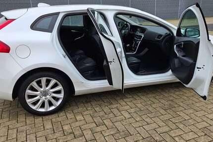 Volvo V40 111.000 km 11.300 € Wendeburg 38176