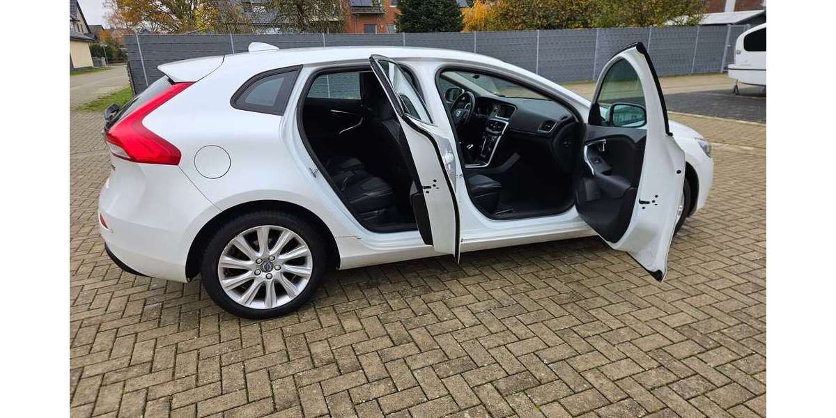 Volvo V40 111.000 km 11.300 € Wendeburg 38176