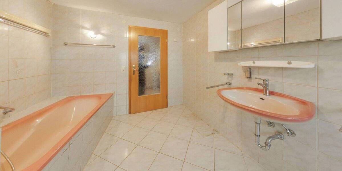 Doppelhaushälfte Singen Bohlingen - 7 Zimmer, 140 m&sup2;, 290.000&euro; | Angebot:26243095