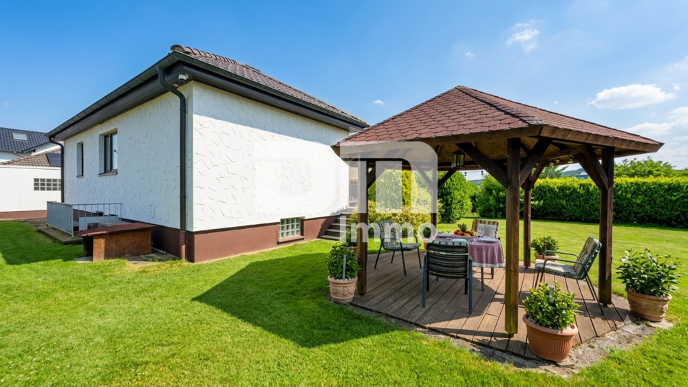 Solider Familien-Bungalow mit großem Potenzial in ruhiger Lage mit Wintergarten und Garage - Bungalow Calden | Angebot:26974963