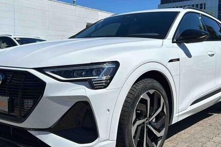 Audi e-tron 27.223 km 32.950 &euro; Hamburg 22047