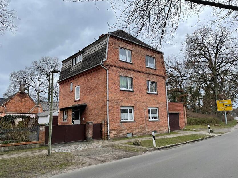 Mehrfamilienhaus mit 3 Wohnungen in 19300 Grabow