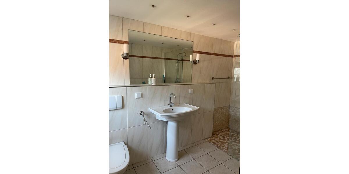 Dachgeschoßwohnung Alpen - 3.5 Zimmer, 100 m&sup2;, 800&euro; | Angebot:25478992