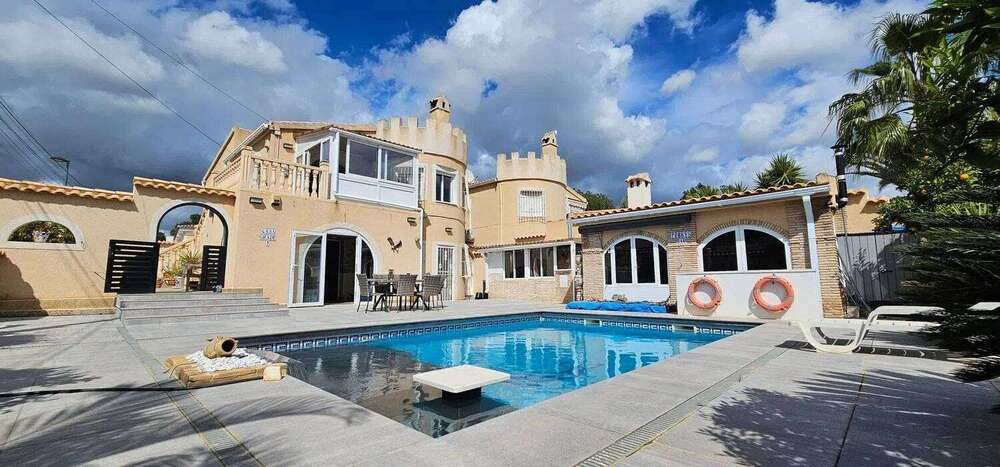 Haus zum Kaufen in Pilar de la Horadada 360.000 € 186 m²