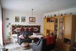 REIHENMITTELHAUS MIT GARAGE UND GROSSEM GRUNDSTÜCK