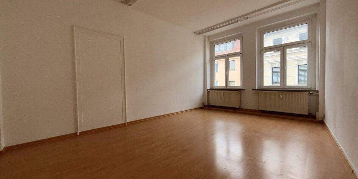 Etagenwohnung Zwickau Innenstadt - 5 Zimmer, 120 m&sup2;, 600&euro; | Angebot:24633493