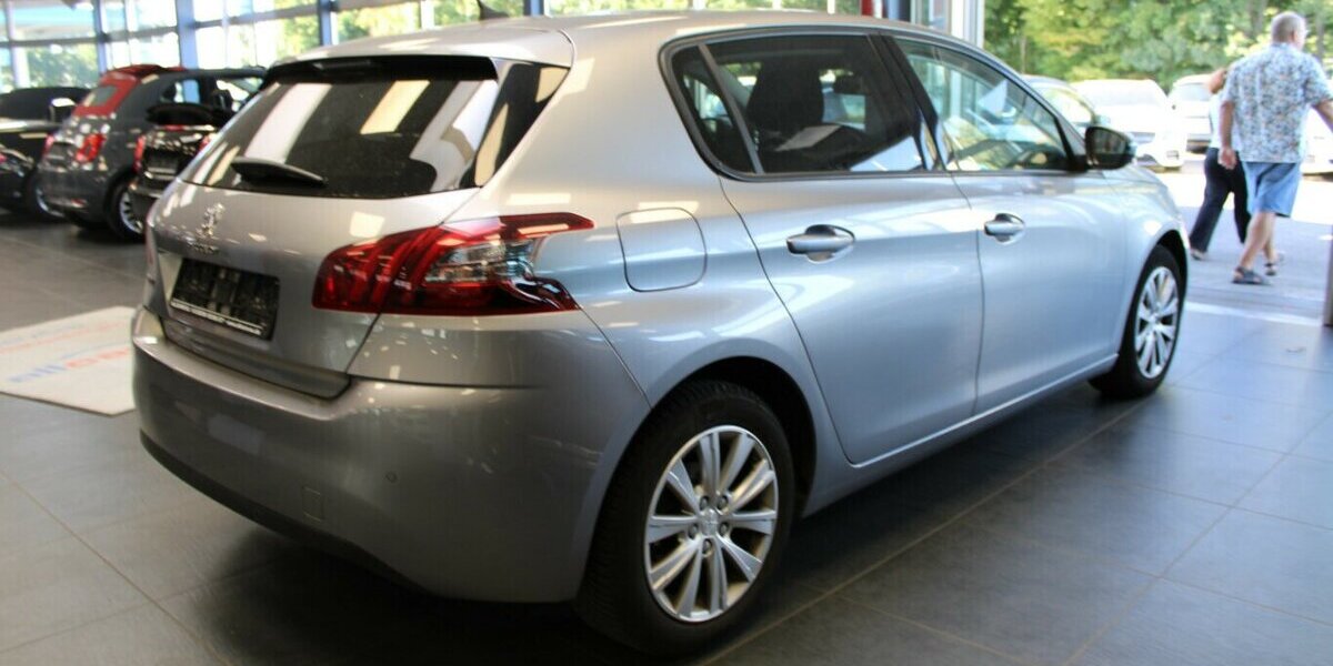 Peugeot 308 PureTech 130 GPF Style 81.569 km 11.980 € Euskirchen 53881