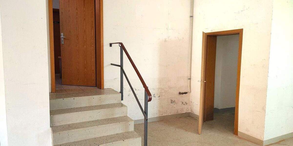 ++ beheizbare Werkstatt- Gewerbeeinheit mit Rolltor & Büro - ideal für Handwerk | Roßwein ++ zimmer