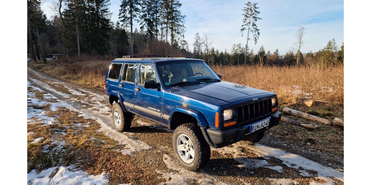 Jeep Cherokee 187.000 km 7.900 &euro; Schmitten 61389