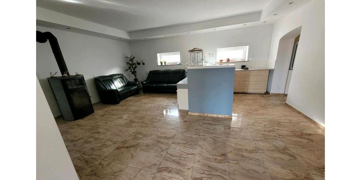 Wohnheinheit im Haus... WG, Familien und Handwerker 4 zimmer