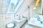 AS ImmobilieN: 3 br 2.5 bath detached house, garage, fitted kitchen, yard, fireplace, patio, office