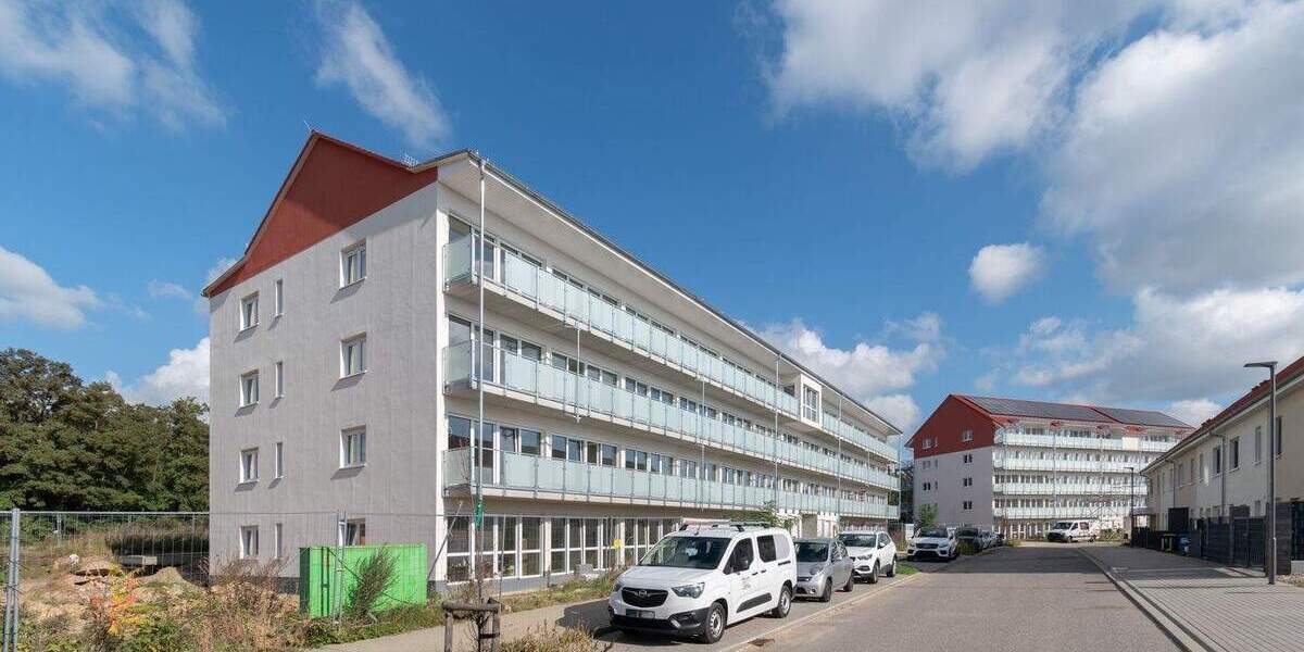 ERSTKLASSIG UND EINZIGARTIG 3-Raum-Wohnung mit Südbalkon, Weitblick & PKW-Stellplatz 3 zimmer