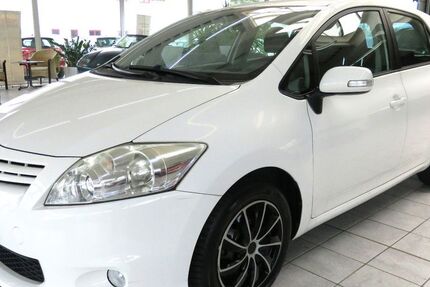Toyota Auris 61.073 km 9.970 &euro; Dessau-Roßlau 06847