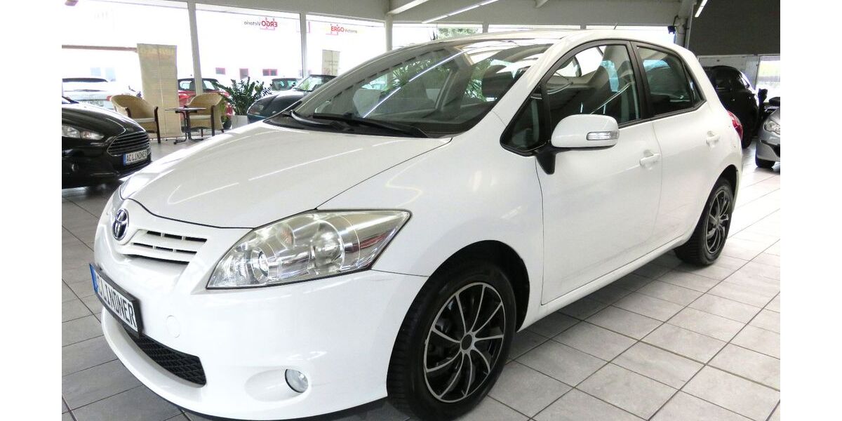 Toyota Auris 61.073 km 9.970 &euro; Dessau-Roßlau 06847