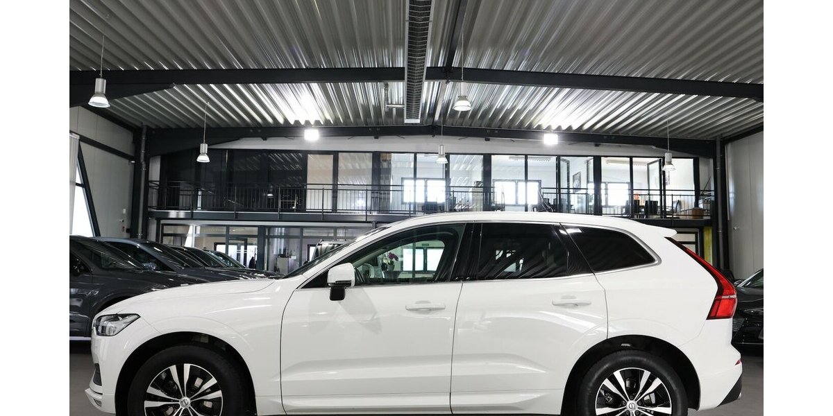 Volvo XC60 D4 MOMENTUM PRO / PANORAMA, MATRIX-LED 130.000 km 26.991 &euro; Hamm 59077