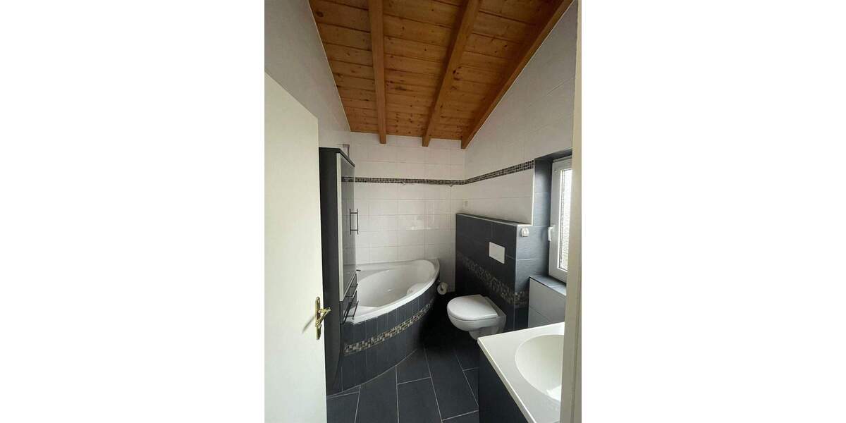 Versteigerungsimmobilie Stromberg - 4 Zimmer, 108 m&sup2;, 295.000&euro; | Angebot:25095924