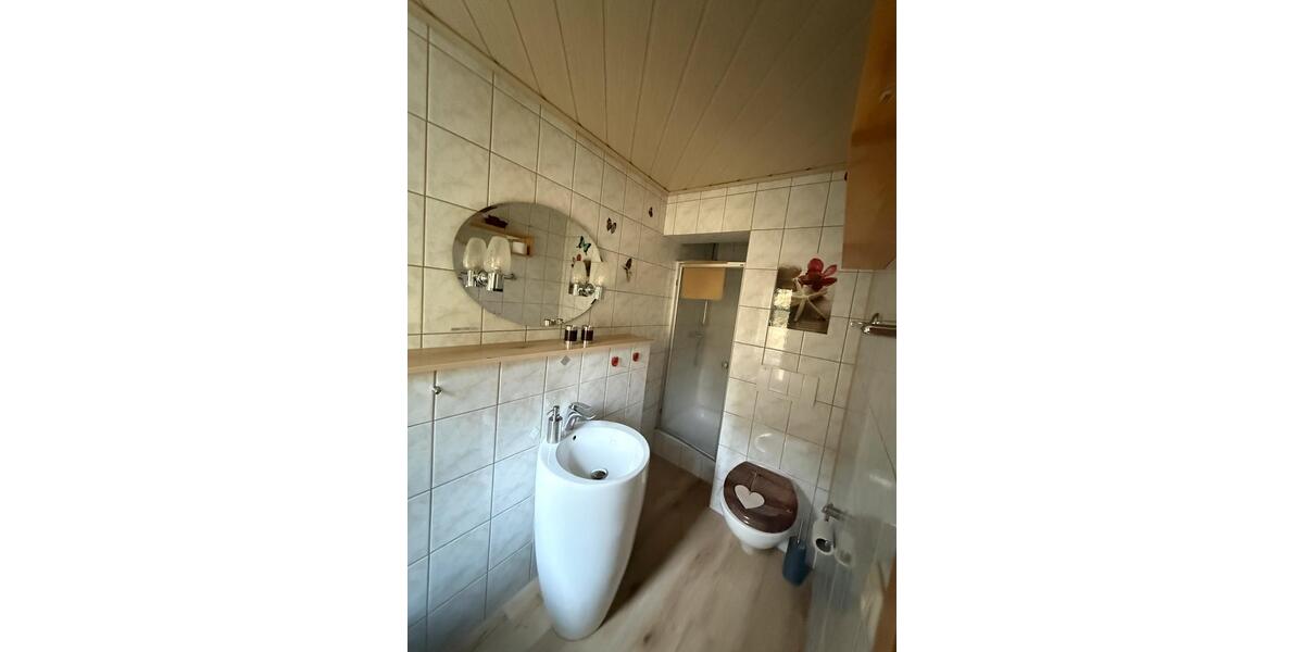 Einfamilienhaus Neuhaus am Rennweg - 10 Zimmer, 147 m&sup2;, 120.000&euro; | Angebot:26620956