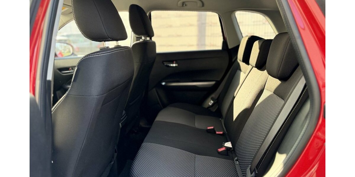 Suzuki Vitara 1.4 Hybrid 4x2 / Automatik / Kamera 35.000 km 21.490 &euro; Mönchengladbach 41066