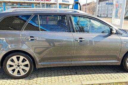 Toyota Avensis 180.000 km 3.500 &euro; leipzig 04357